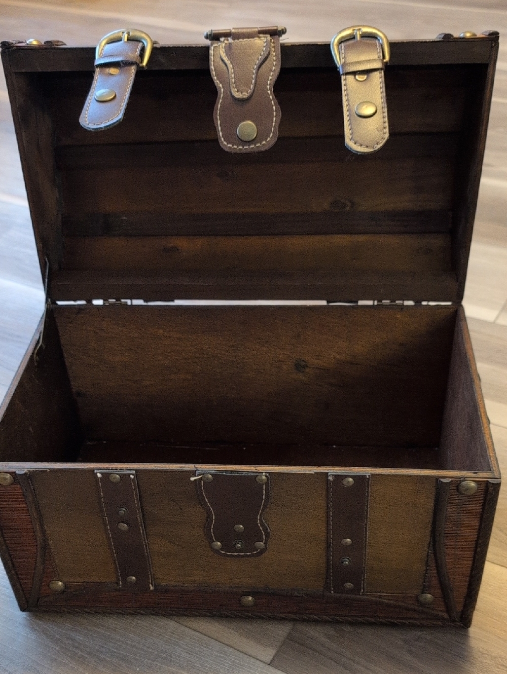 Vintage-Style Brown Wooden Storage Chest with Leather Accents